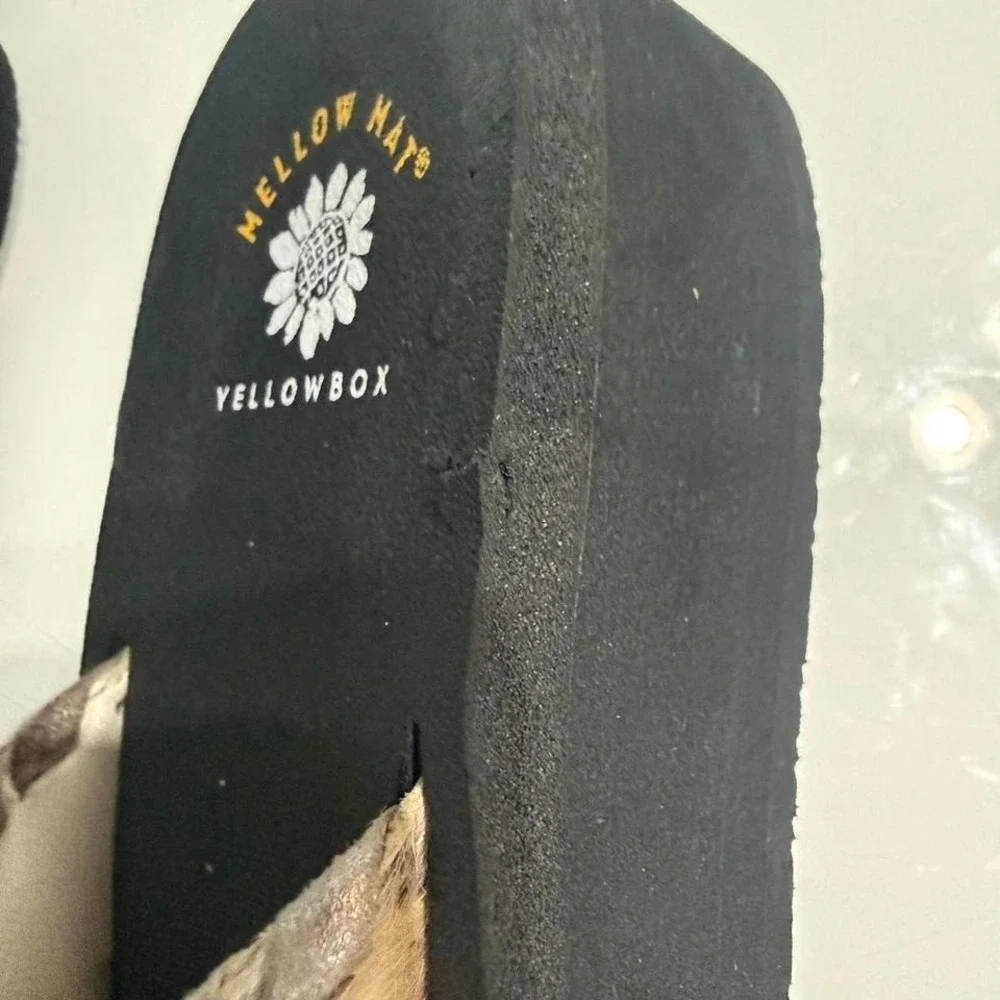 Yellow Box leopard print flip flops with rhinestone detail size 11 - Picture 3 of 7